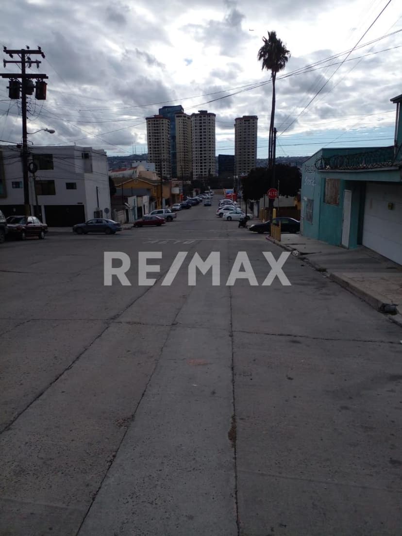 TERRENO  EN EXELENTE UBICACION MUY CERCA DE LA GARITA SAN YSIDRO