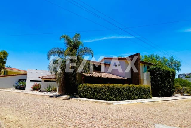 RESIDENCIA EN VENTA AL NORTE