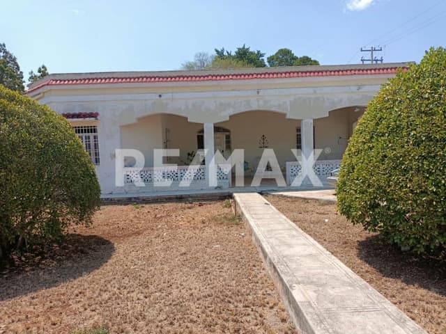 Venta Casa en esquina una planta, 3 recs. Col. Garcia Ginerés en Mérida, Yuc.