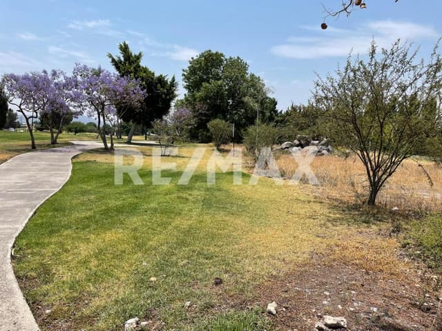 TERRENO EN VENTA EN EL CAMPANARIO QUERETARO RTV240427-EAA