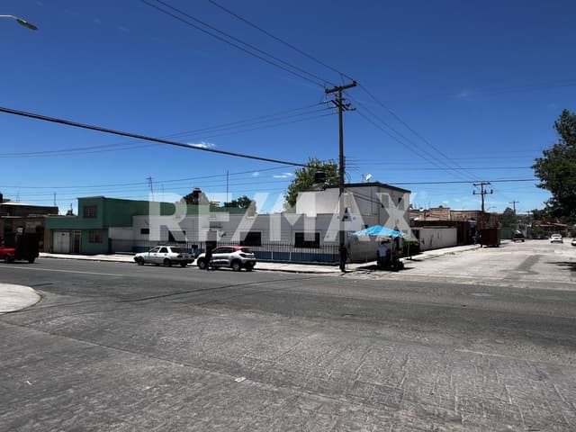 Propiedad  en venta con vocación comercial en la calle principal de la colonia Maderera