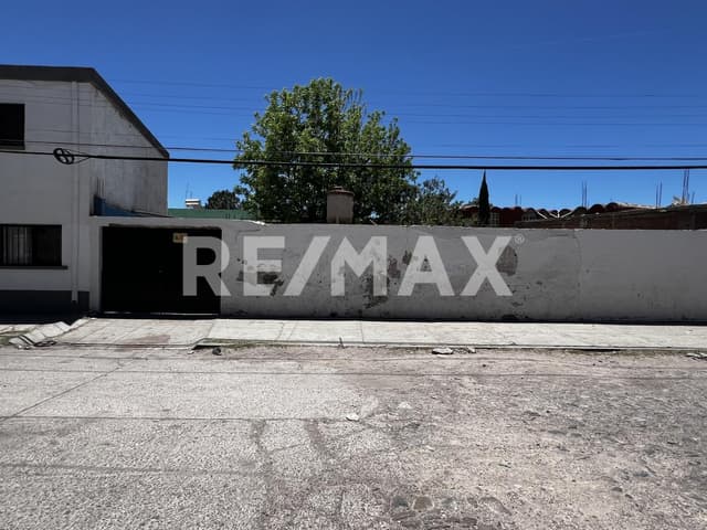 Propiedad  en venta con vocación comercial en la calle principal de la colonia Maderera
