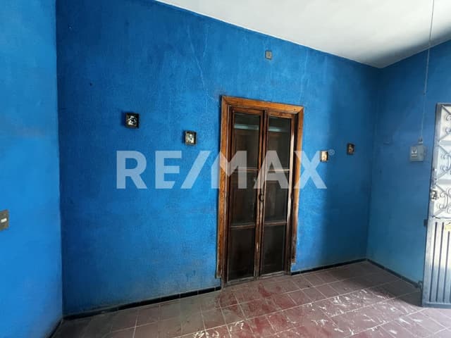 Propiedad  en venta con vocación comercial en la calle principal de la colonia Maderera