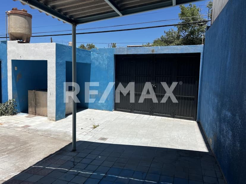 Propiedad  en venta con vocación comercial en la calle principal de la colonia Maderera
