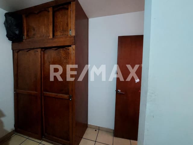 Casa en venta en Domingo Arrieta con habitación en planta baja 