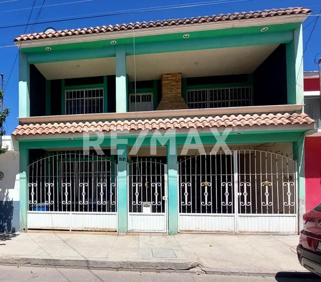 Casa en venta en Domingo Arrieta con habitación en planta baja 