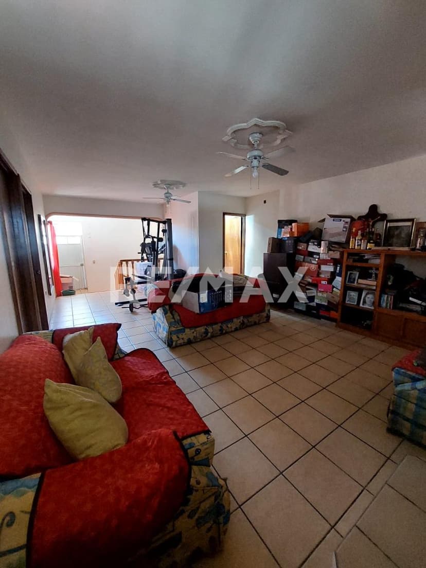 Casa en venta en Domingo Arrieta con habitación en planta baja 
