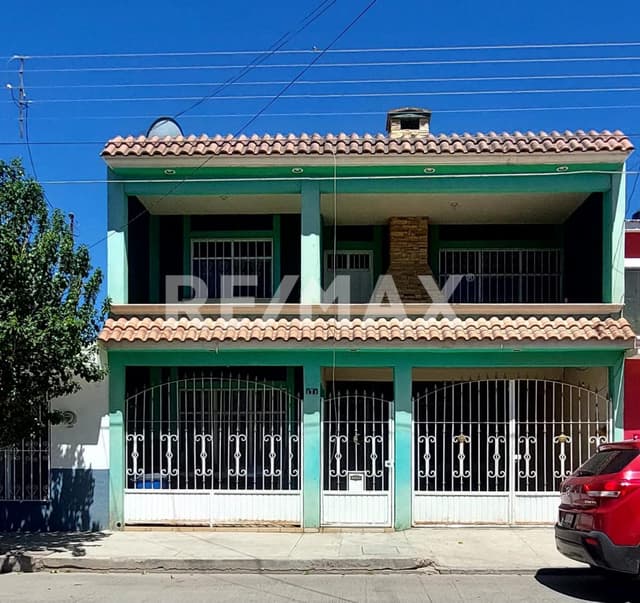 Casa en venta en Domingo Arrieta con habitación en planta baja 