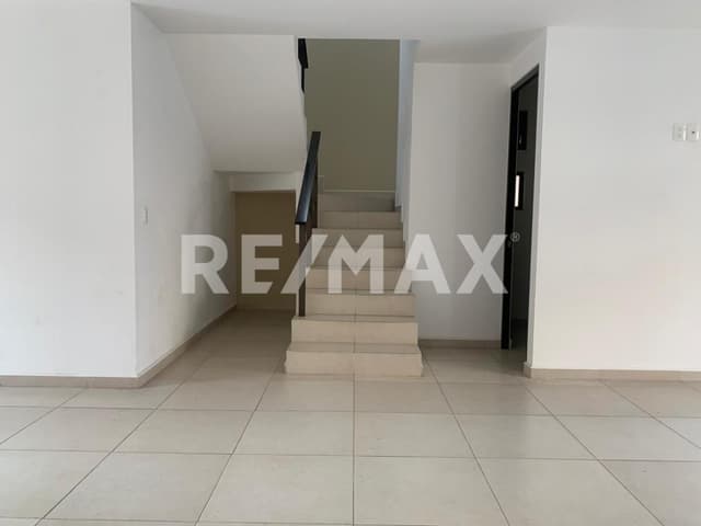 CASA VENTA PUERTA REAL II