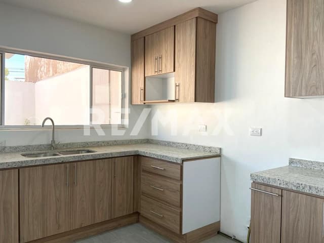Casa en venta, tres recámaras y 4.5 baños, Los Olmos, recién remodelada, $5,125,000
