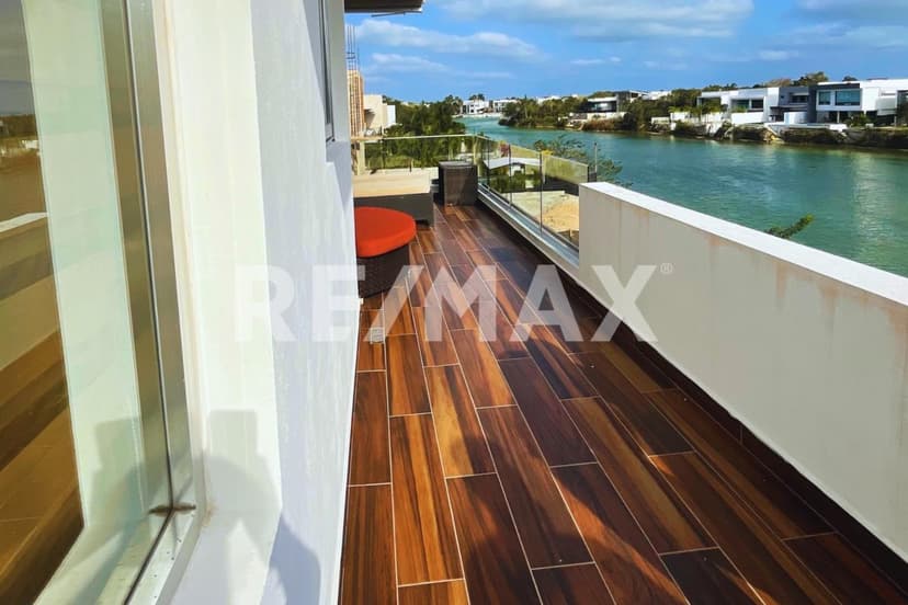 Casa en Venta Residencial Lagos del Sol 5 recamaras, 8 estacionamientos, Cancún