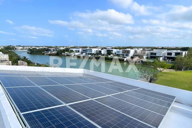 Casa en Venta Residencial Lagos del Sol 5 recamaras, 8 estacionamientos, Cancún