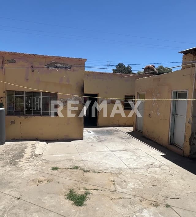 Casa con terreno amplio cerca del Panteón de Ote