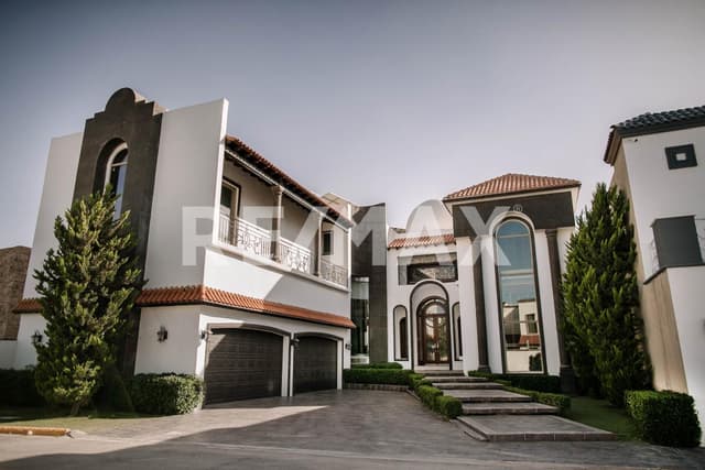 HERMOSA RESIDENCIA EN VENTA