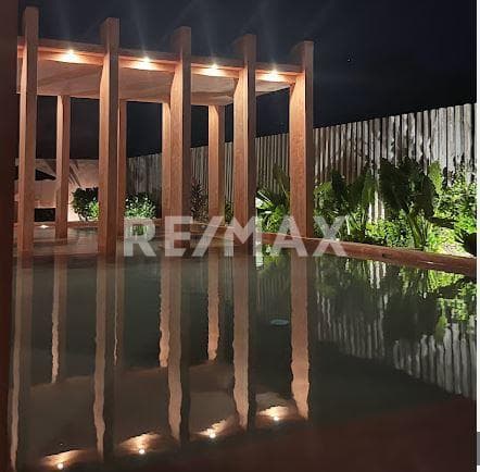 Casa 2 rec, 2 baños, jacuzzi, cocina, comedor, bodega, lock off, estacionamiento, áreas comunes.