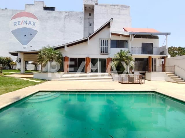 Venta o renta de casa sola, Col. Maravillas, Cuernavaca, Morelos...Clave 4956