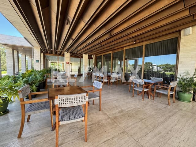 Venta de terreno en CABO NORTE con proyecto incluido. Clouster Gaeta. Mérida Y