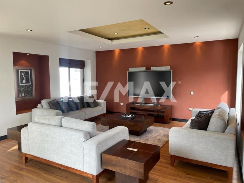Venta de Casa Habitacion en Fracc. Residencial las Privanzas con recamara en planta baja y jardín amplio