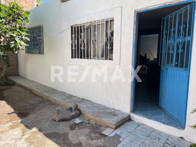 Casa de una Planta en Venta con terreno excedente Colonia Lopez Portillo