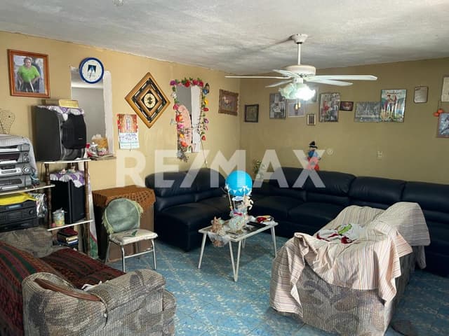 Casa de una Planta en Venta con terreno excedente Colonia Lopez Portillo