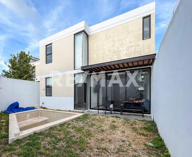 Venta de casa de 3 recámaras en privada Altamira, Cholul Mérida, Yuc.