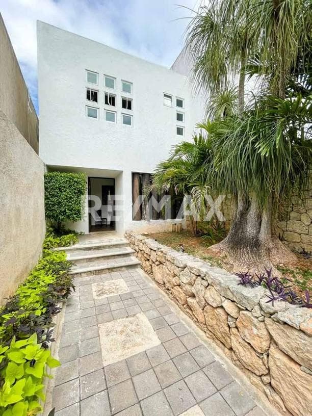 Casa en venta en Mérida, con elevador, gran terreno y ubicada en San Ramón Norte