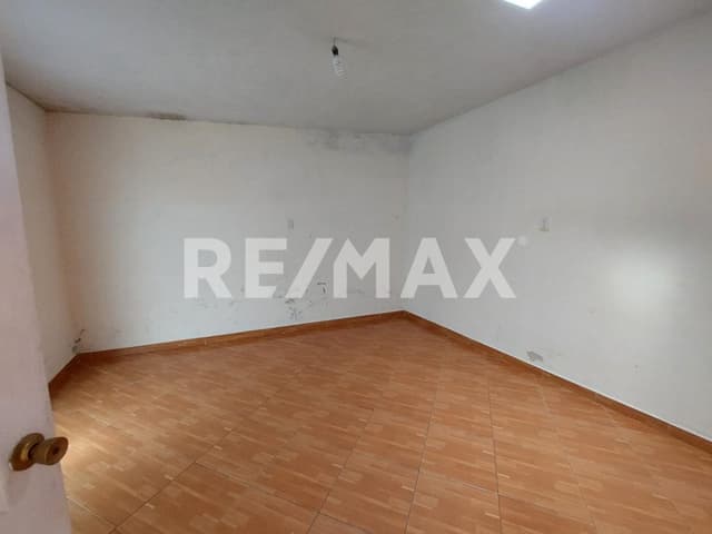 CASA EN VENTA A PIE DE CALLE CERCA DE BLVD ESTEBAN DE ANTUÑANO Y RECTA CHOLULA