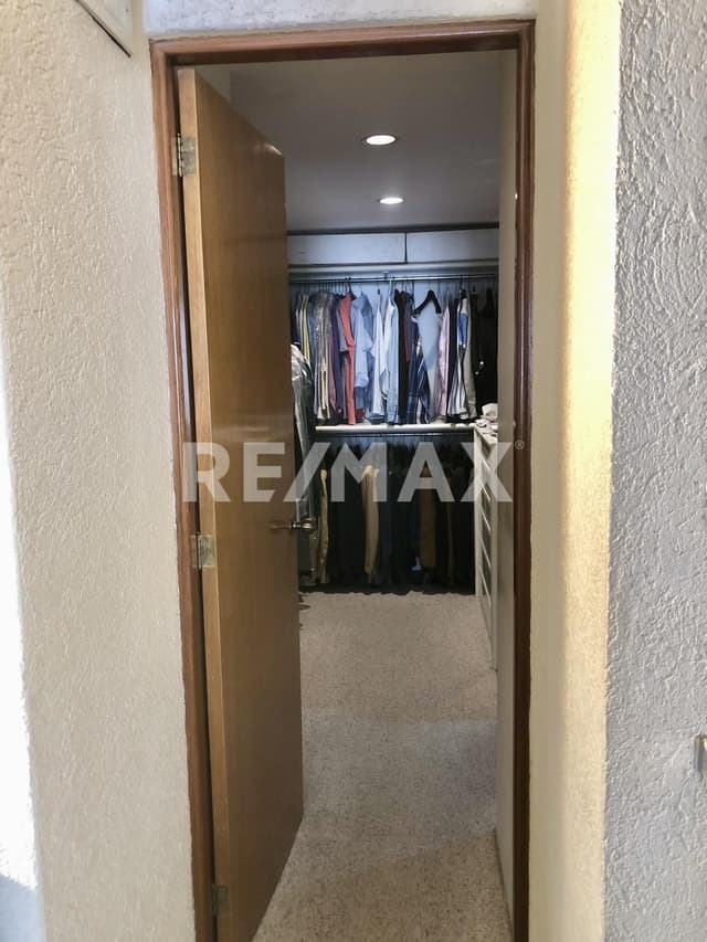 Departamento en venta con 385m2 de construcción, en el arbolado condominio Frondoso 1 en Av. Lomas Anáhuac. 
