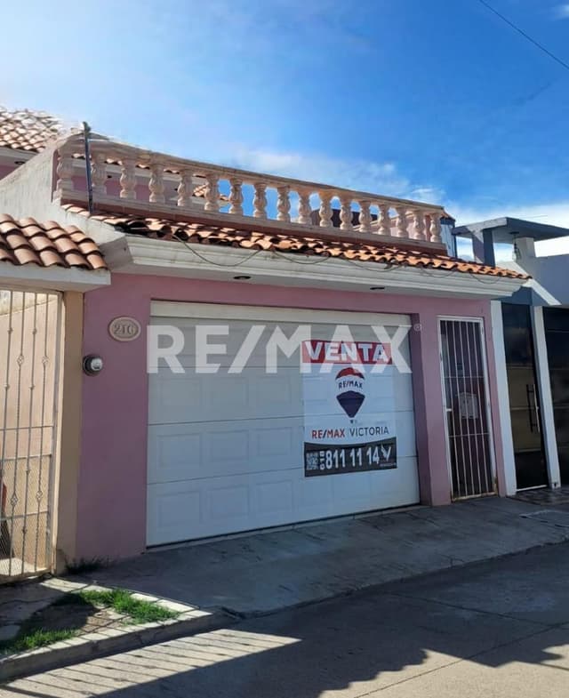 Casa en Venta de 2 plantas, ubicada en Fraccionamiento Esparza
