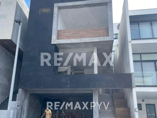 Casa en Venta en Lomas del Vergel, Monterrey. - 7715