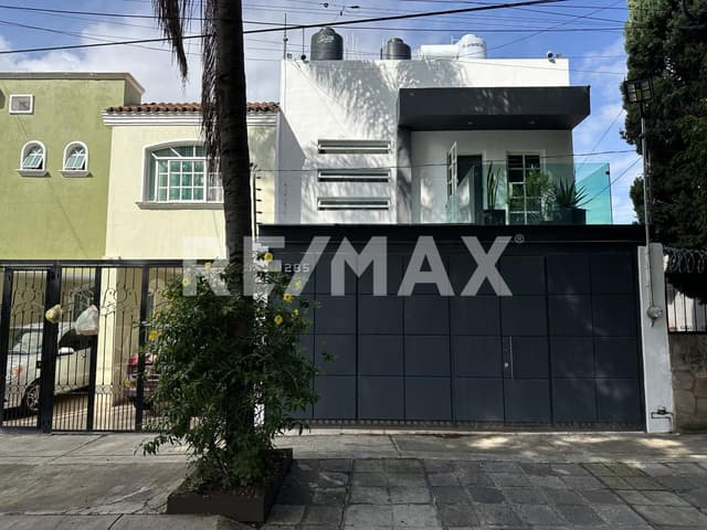 CASA EN VENTA SOBRE AVENIDA VALLE DE SAN ISIDRO