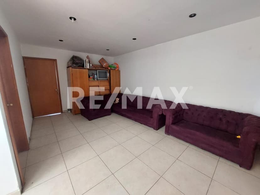 Casa en Venta en Fracc. Las Nubes II, con habitación en planta baja 