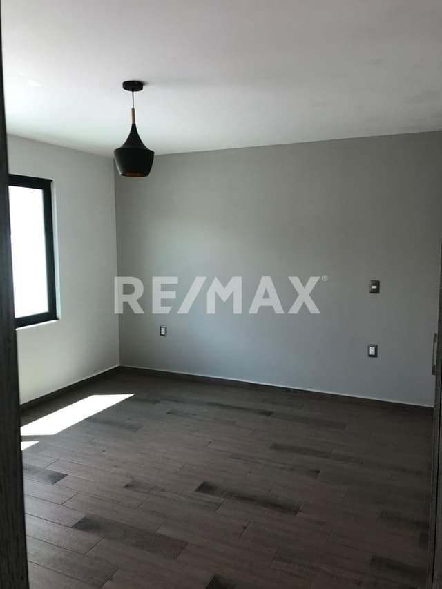 CASA EN VENTA EN FRAC CLAUSTROS DEL RIO SAN JUAN DEL RIO RCV240528-JA