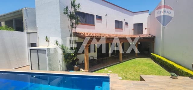 Venta de casa sola, Lomas de Ahuatlán, Cuernavaca, Morelos...Clave 4975