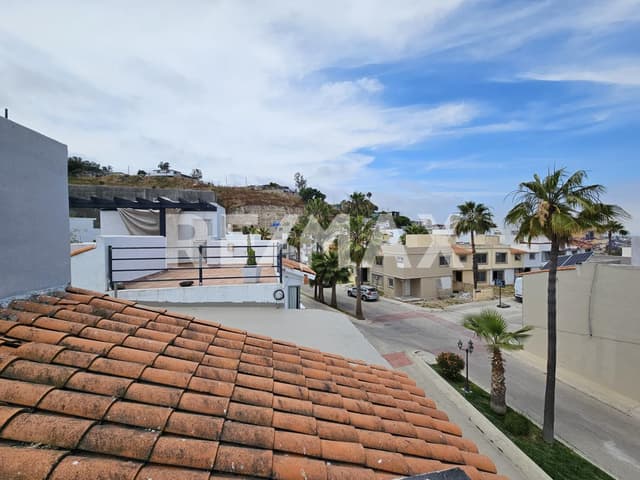 Casa en venta de 3 niveles en Flamingos.