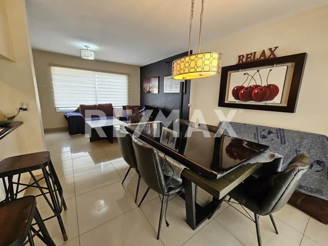 Casa en venta de 3 niveles en Flamingos.