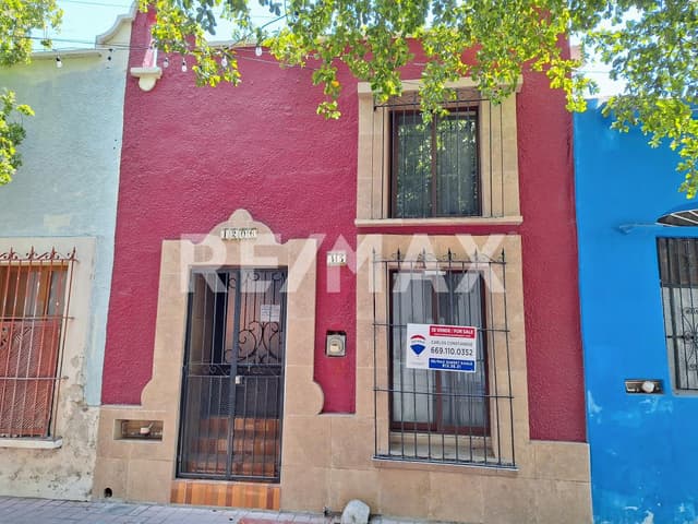 Casa ubicada a media cuadra de Plazuela Machado