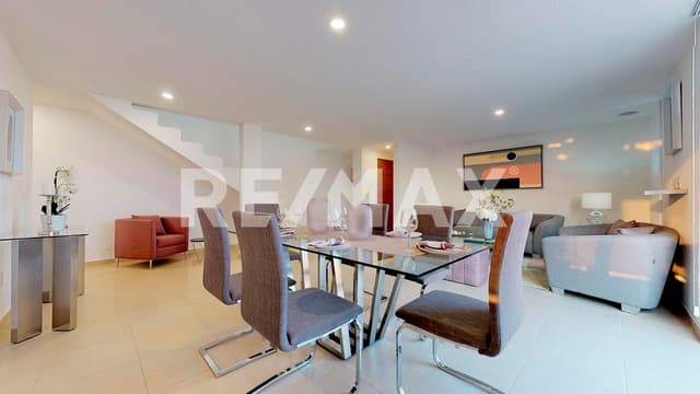 CASA EN VENTA EN ZIBATA CON VISTA AL CAMPO DE GOLF