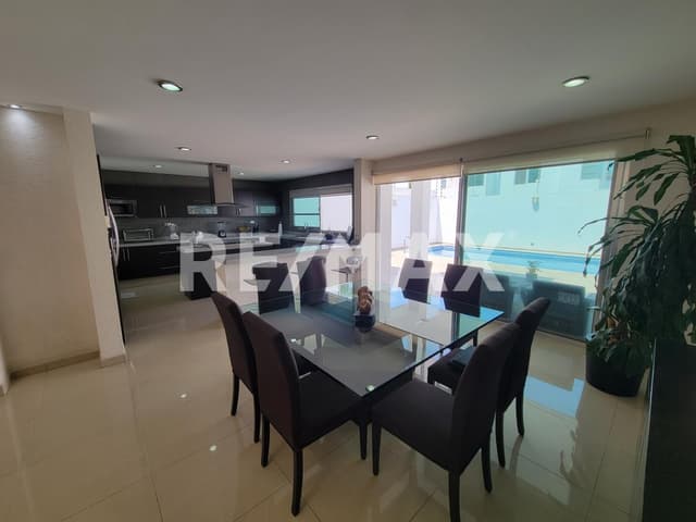 CASA EN VENTA EN CUMBRES DEL LAGO 