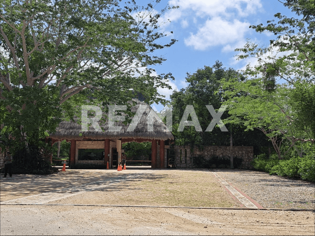Se vende Terreno en Privada Puerta Mayab, en zona country, Chablekal Yuc.