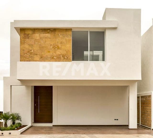 CASA EN VENTA EN FRACC. ALTO LAGO