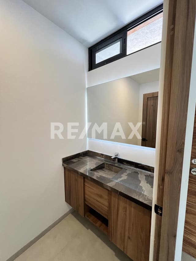 CASA EN VENTA EN ZIBATA QUERETARO RCV240613-MN
