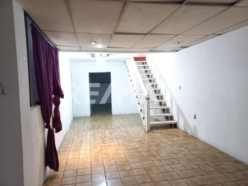 Casa en venta comercial a unos pasos de Boulevard Dolores del Río