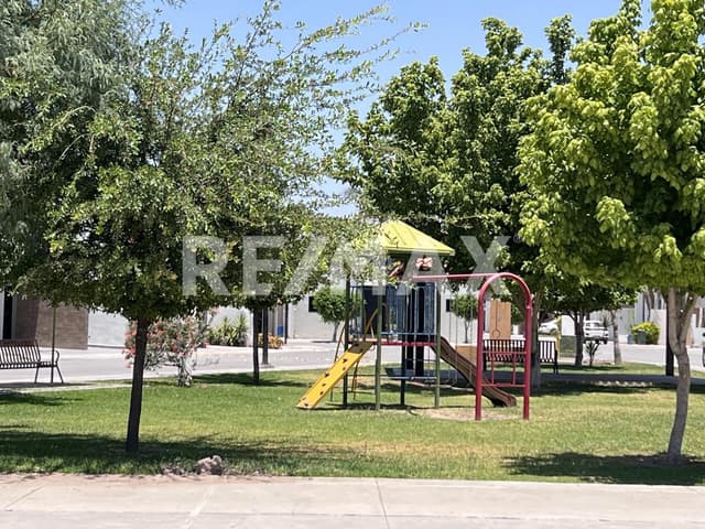 CASA EN VENTA EN LOS VIÑEDOS 