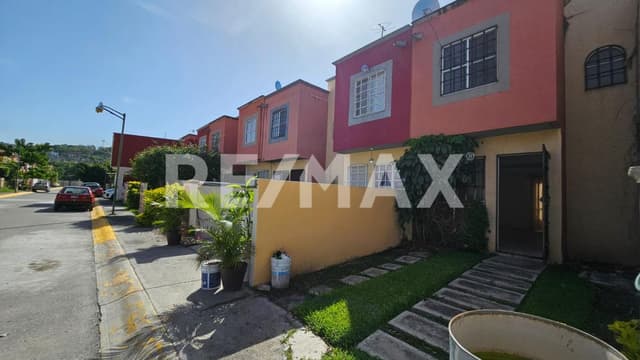 Venta de casa en Paseos del Río, Zapata, Morelos...Clave 5004