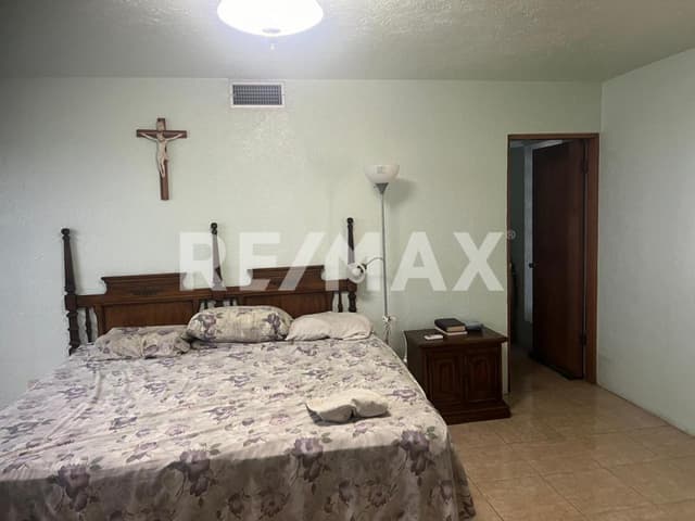 RESIDENCIA CON ENORME TERRENO DE 2171 M2  EN PARTIDO LA FUENTE 