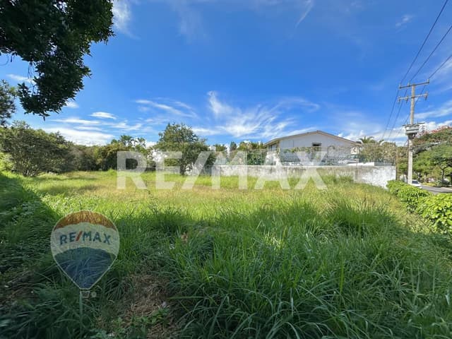 Venta de terreno en el Fracc. Tabachines de Cuernavaca, Morelos...Clave 5005