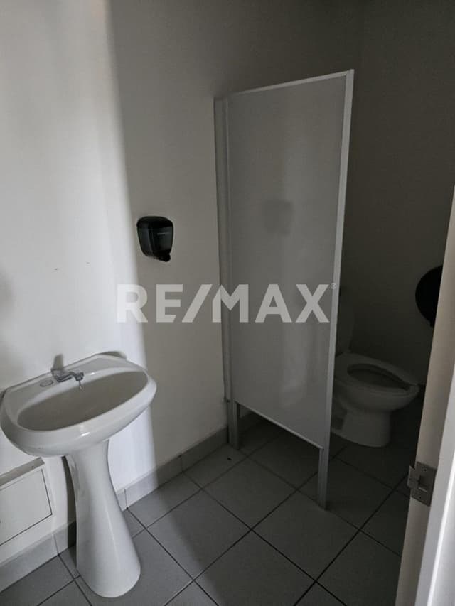 Local comercial en renta en Plaza la Milla en Hermosillo, Sonora.