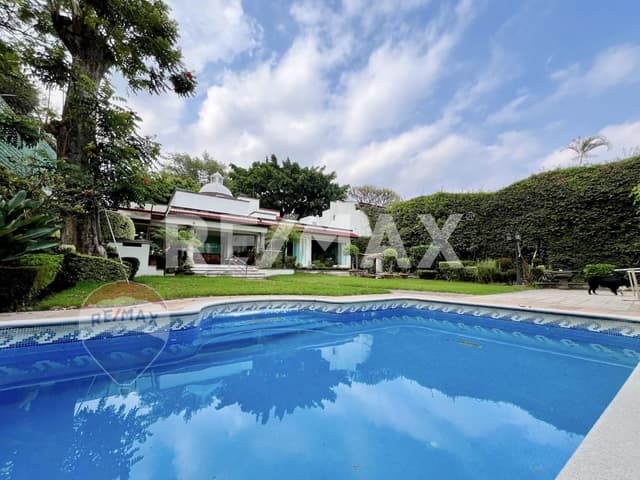 Venta de casa en Jardines de Ahuatepec, Cuernavaca, Morelos...Clave 5012