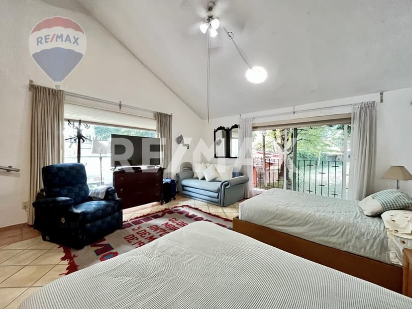 Venta de casa en Jardines de Ahuatepec, Cuernavaca, Morelos...Clave 5012